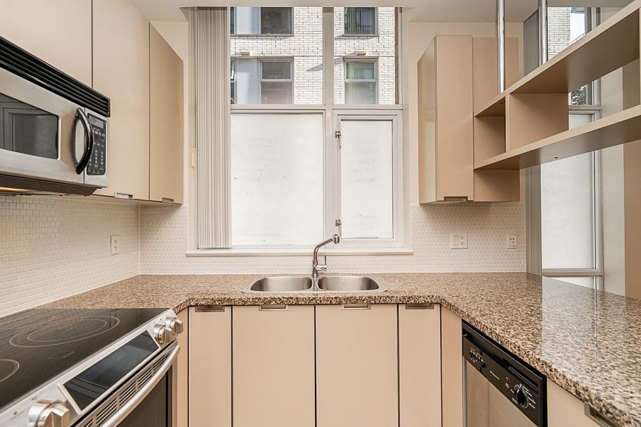 555 Helmcken Street Vancouver, BC - 10