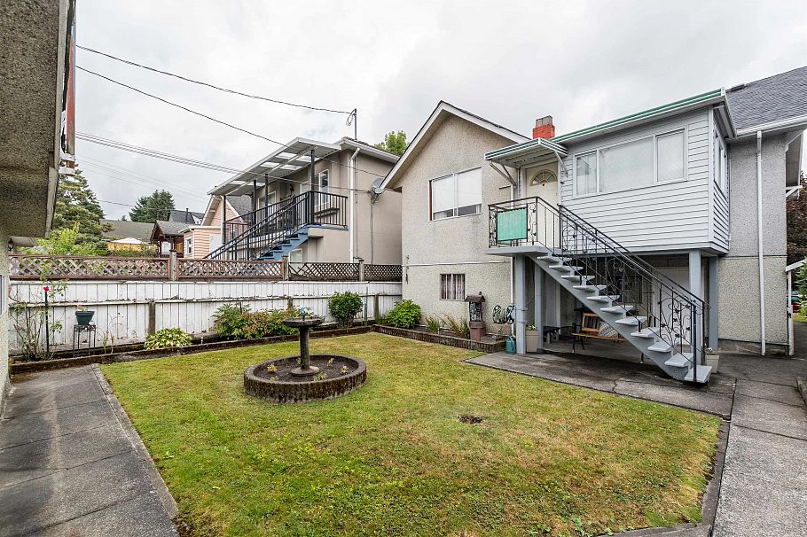 2236 Kitchener Street Vancouver, BC - 6