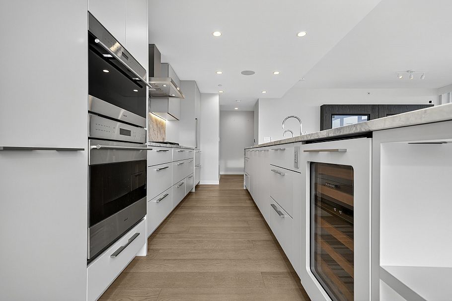 2403 1335 Howe Street Vancouver, BC - 9