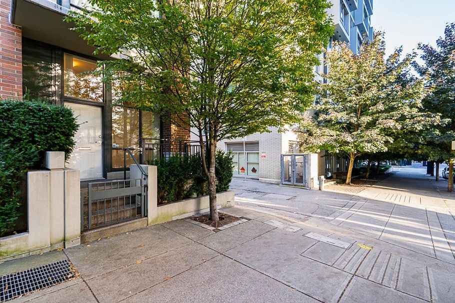 555 Helmcken Street Vancouver, BC - 4