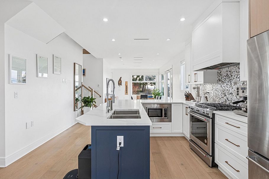 366 W Keith Road North Vancouver, BC - 15