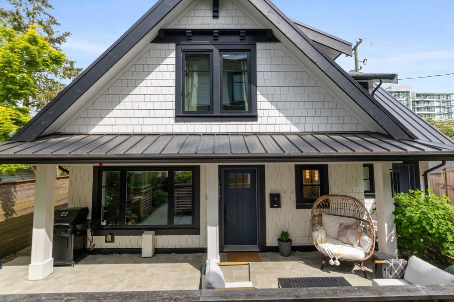 1827 W 15th Avenue Vancouver, BC - 1