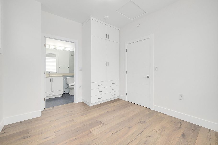 2 3571 E 28th Avenue Vancouver, BC - 4