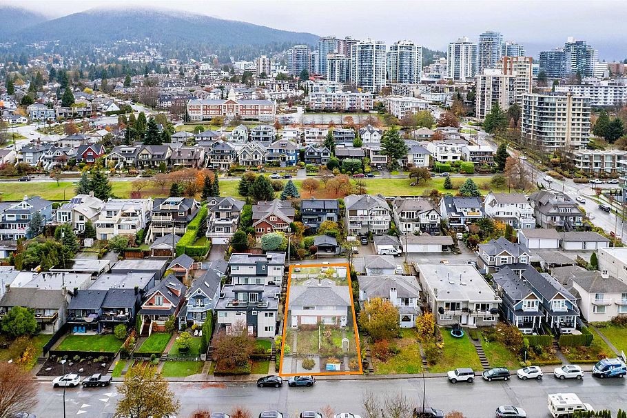 226-228 W 5th Street North Vancouver, BC - 12