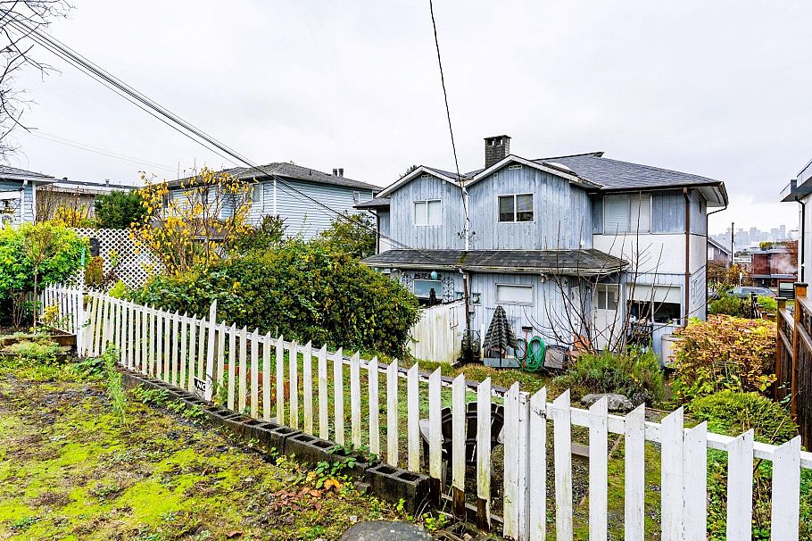 226-228 W 5th Street North Vancouver, BC - 8