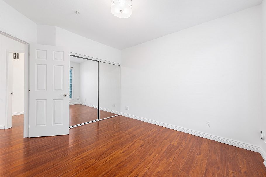 217 3629 Deercrest Drive North Vancouver, BC - 18