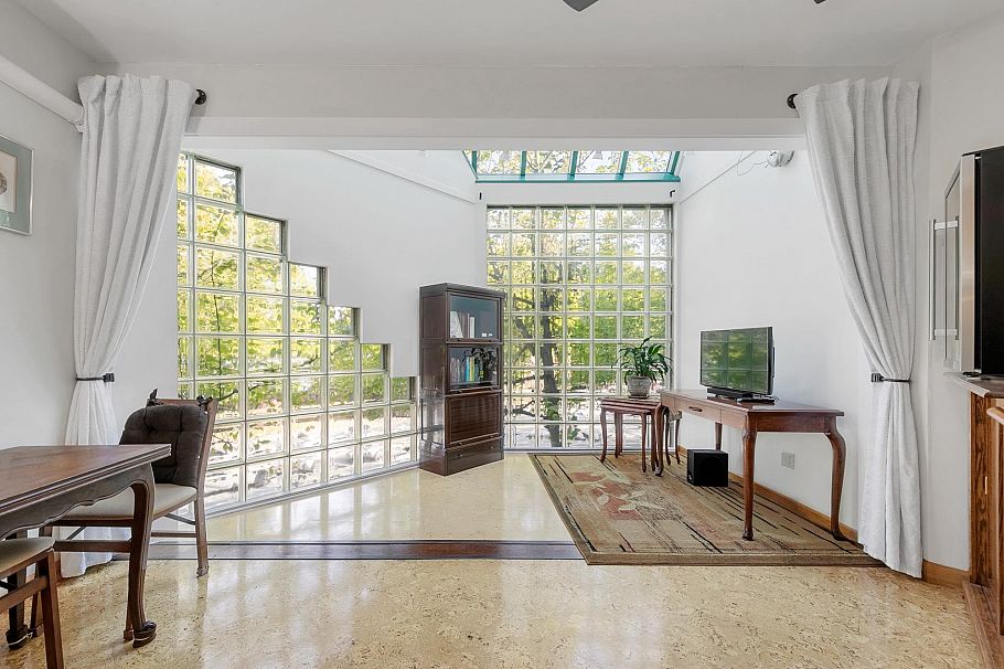 2217 Oak Street Vancouver, BC - 1