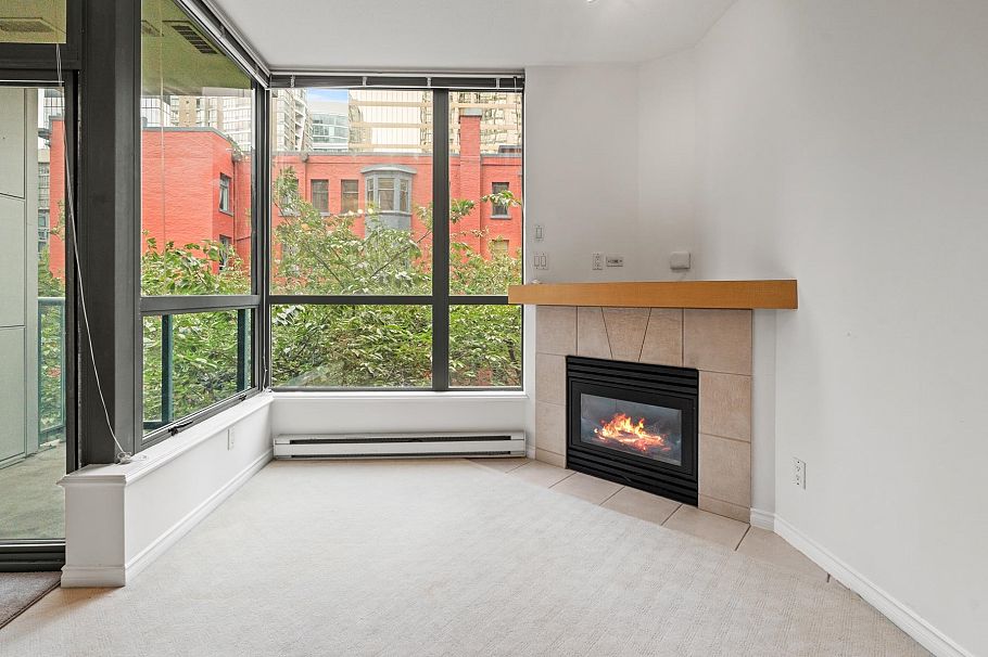 310 1239 W Georgia Street Vancouver, BC - 2