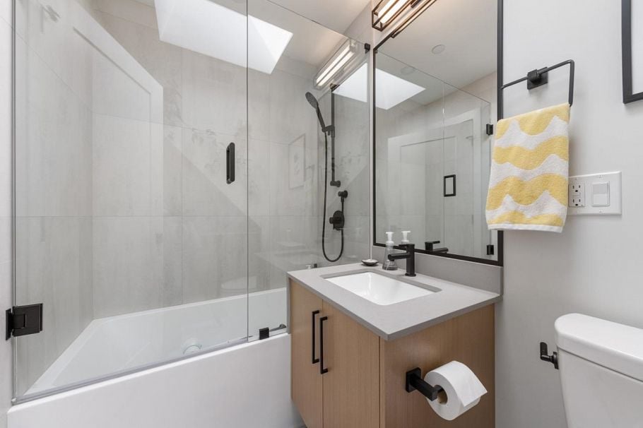 1827 W 15th Avenue Vancouver, BC - 25