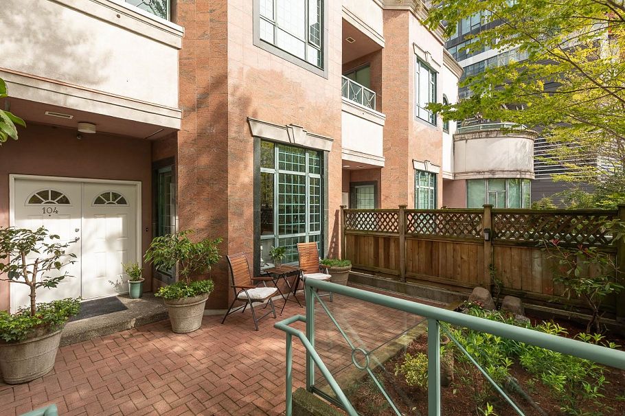 104 293 Smithe Street Vancouver, BC - 3