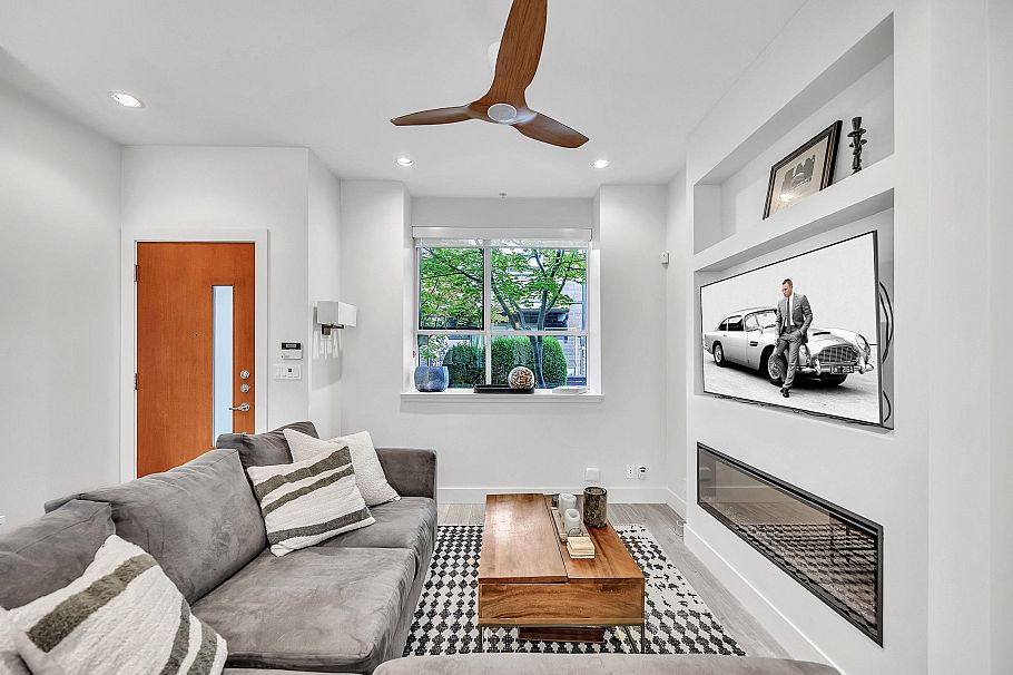 3 2188 W 8th Avenue Vancouver, BC - 1