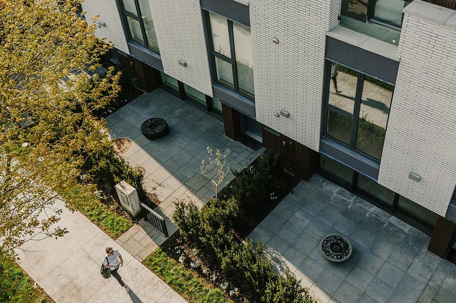 772 W 27th Avenue Vancouver, BC - 1