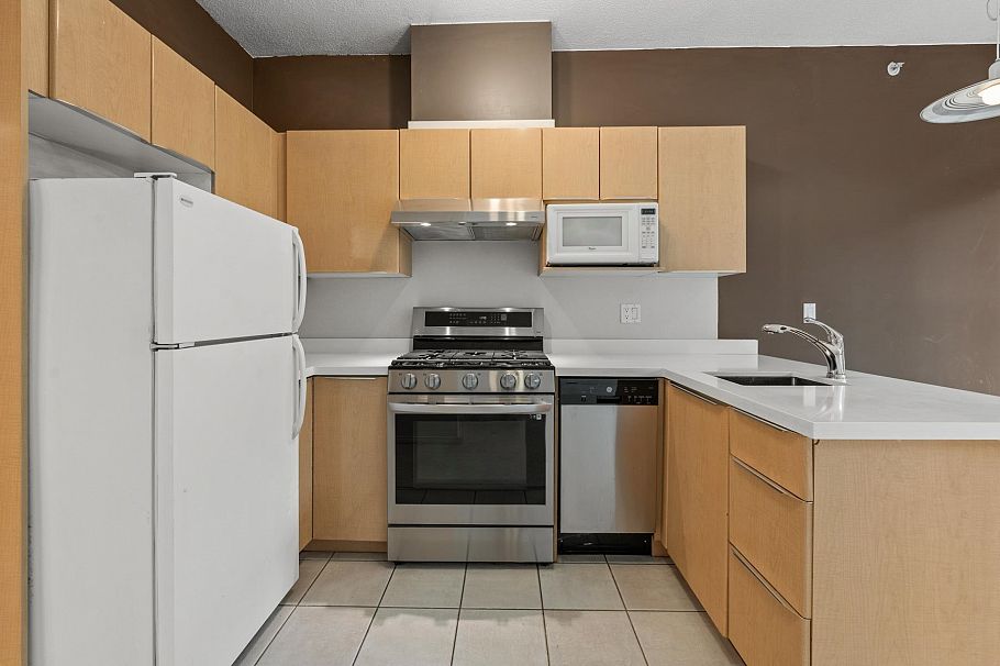 310 1239 W Georgia Street Vancouver, BC - 5