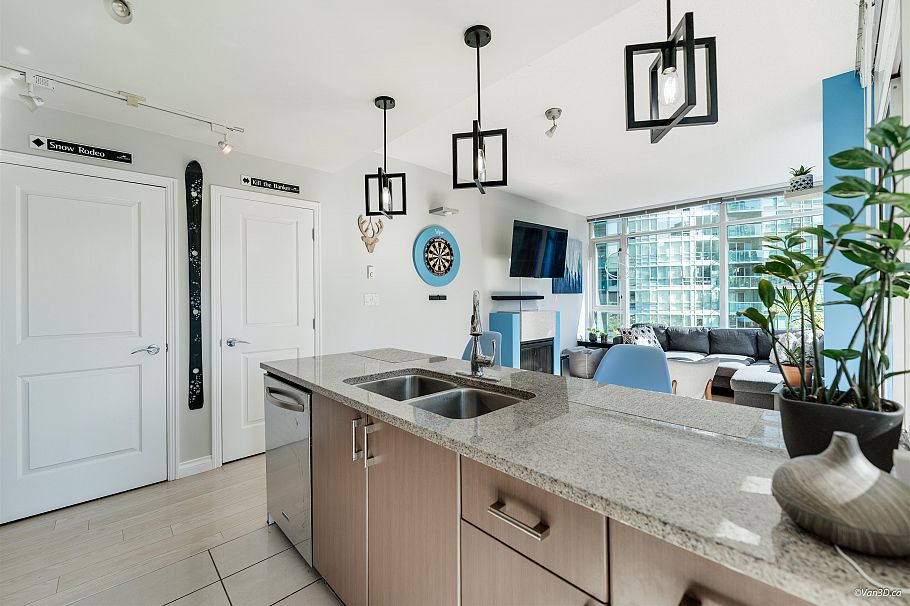 702 1211 Melville Street Vancouver, BC - 5