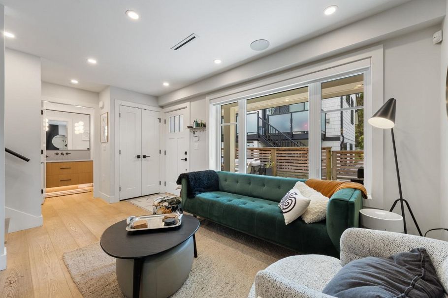 1827 W 15th Avenue Vancouver, BC - 16