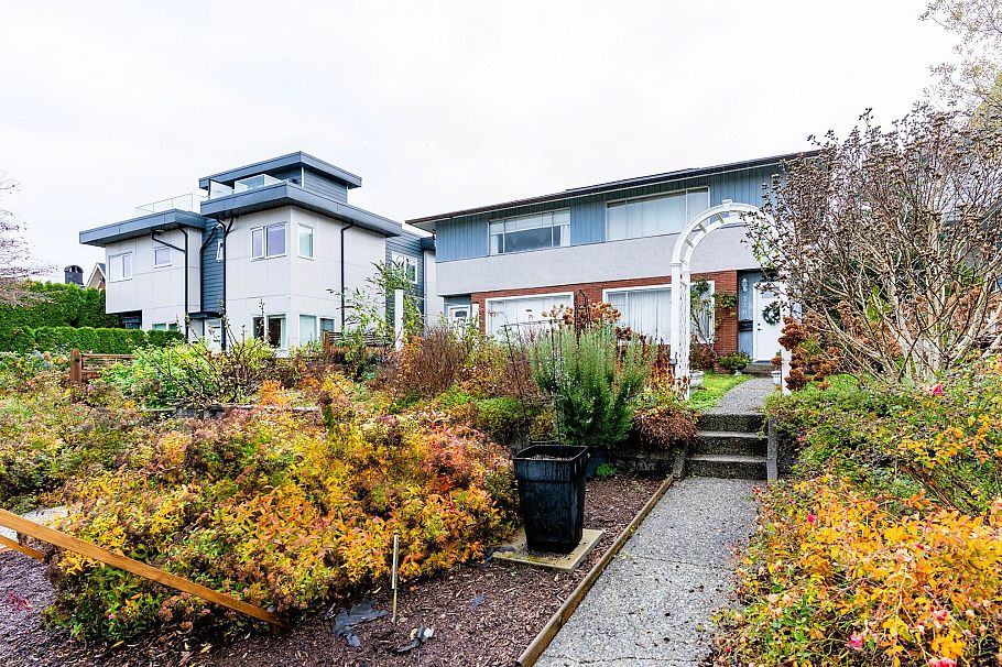 226-228 W 5th Street North Vancouver, BC - 5