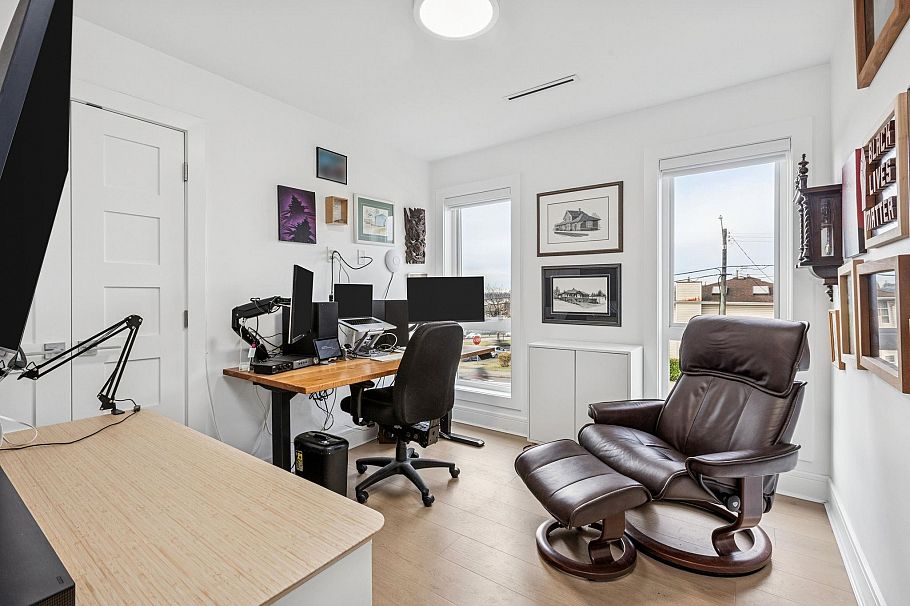 366 W Keith Road North Vancouver, BC - 26