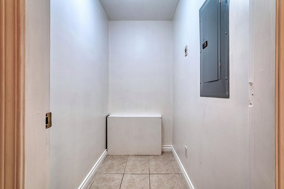 302 2741 E Hastings Street Vancouver, BC - 7