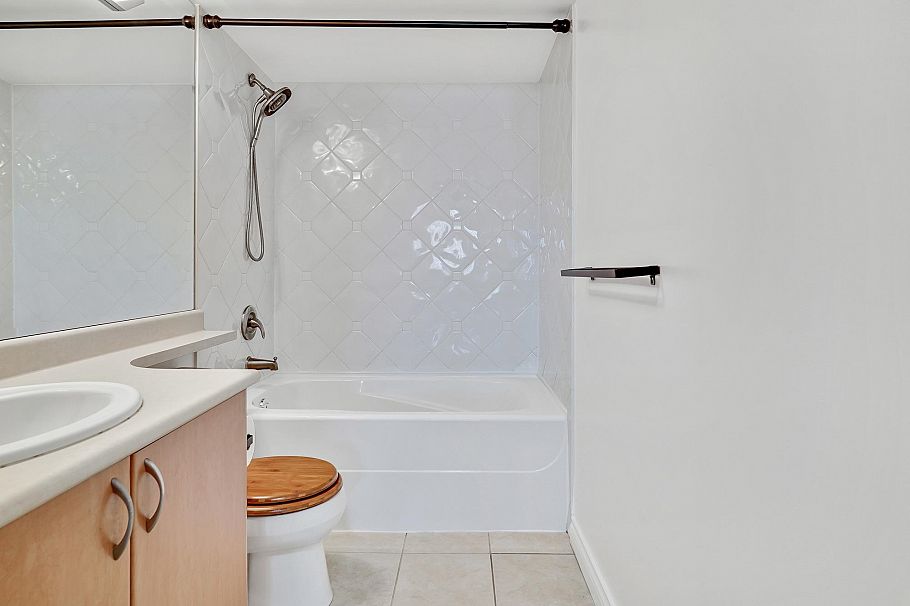 302 2741 E Hastings Street Vancouver, BC - 25