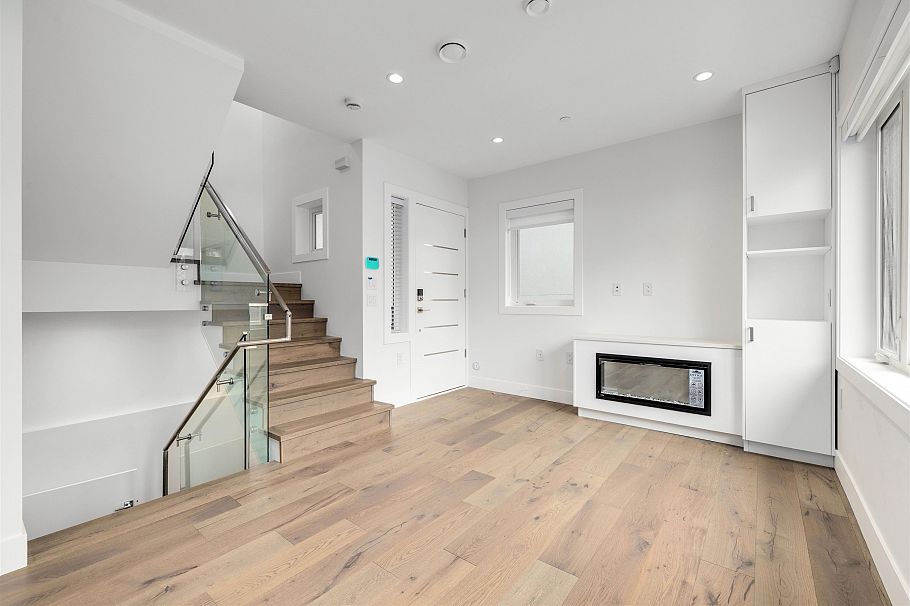 2 3571 E 28th Avenue Vancouver, BC - 7