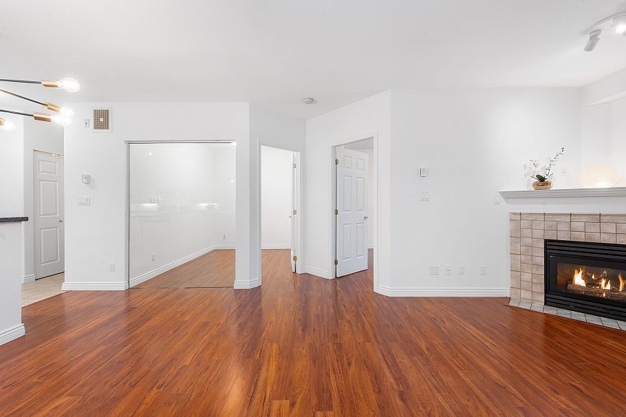 217 3629 Deercrest Drive North Vancouver, BC - 20