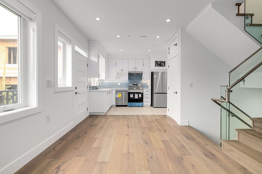 2 3571 E 28th Avenue Vancouver, BC - 9