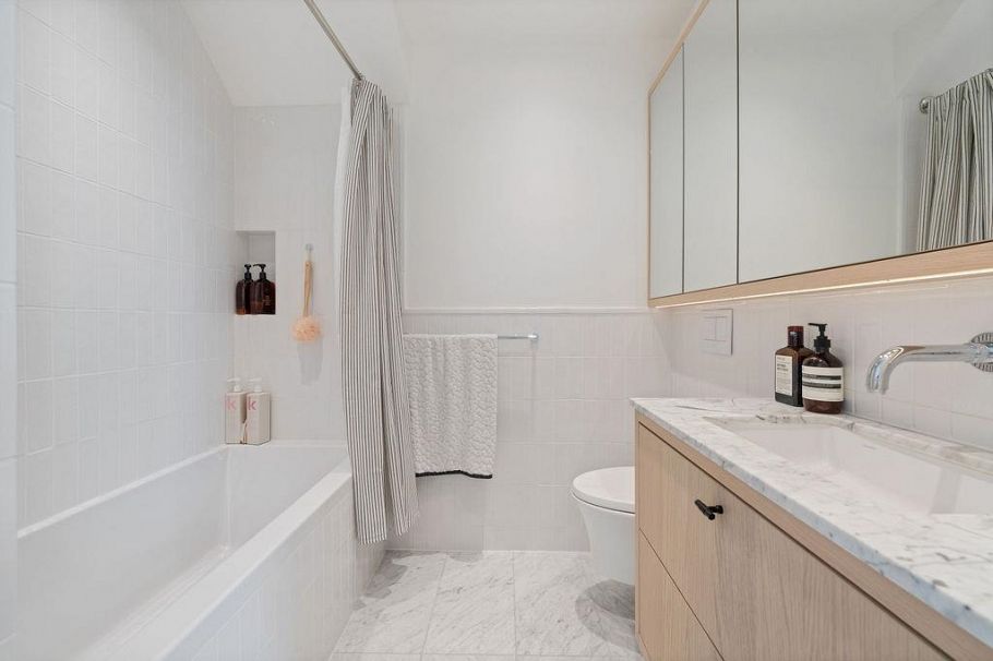 4921 Larch Street Vancouver, BC - 26