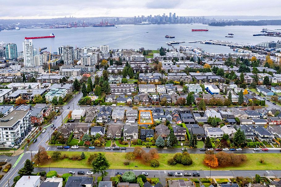 226-228 W 5th Street North Vancouver, BC - 14