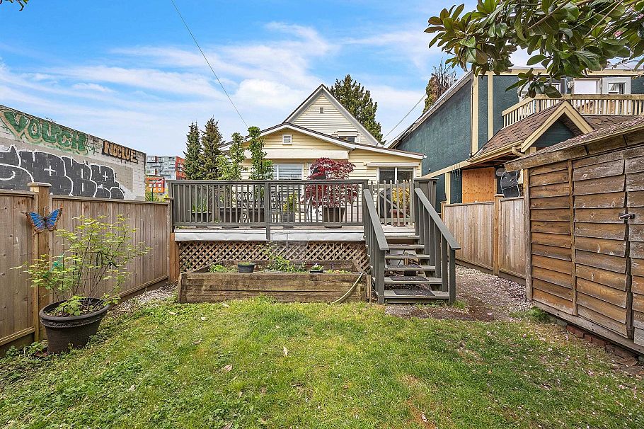 1016 E Pender Street Vancouver, BC - 39