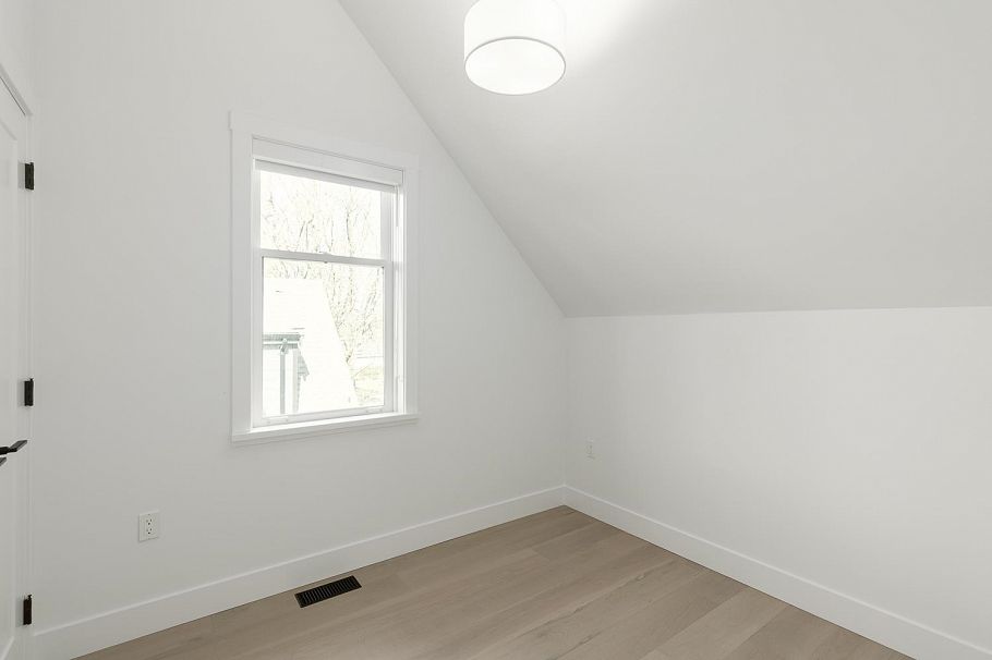 1081 Semlin Drive Vancouver, BC - 12