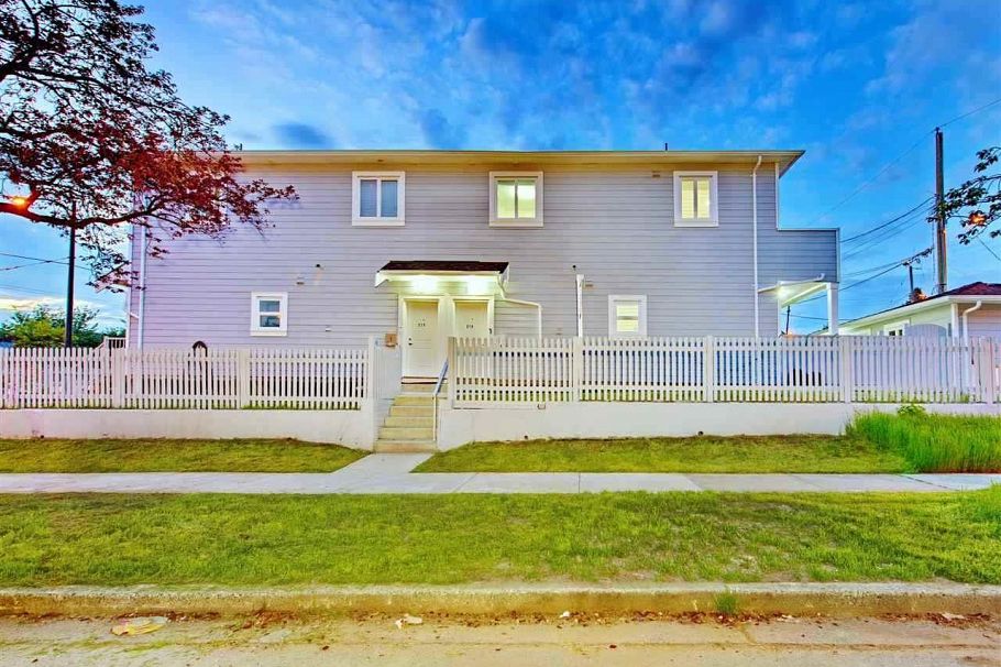 215 E 64th Avenue Vancouver, BC - 8