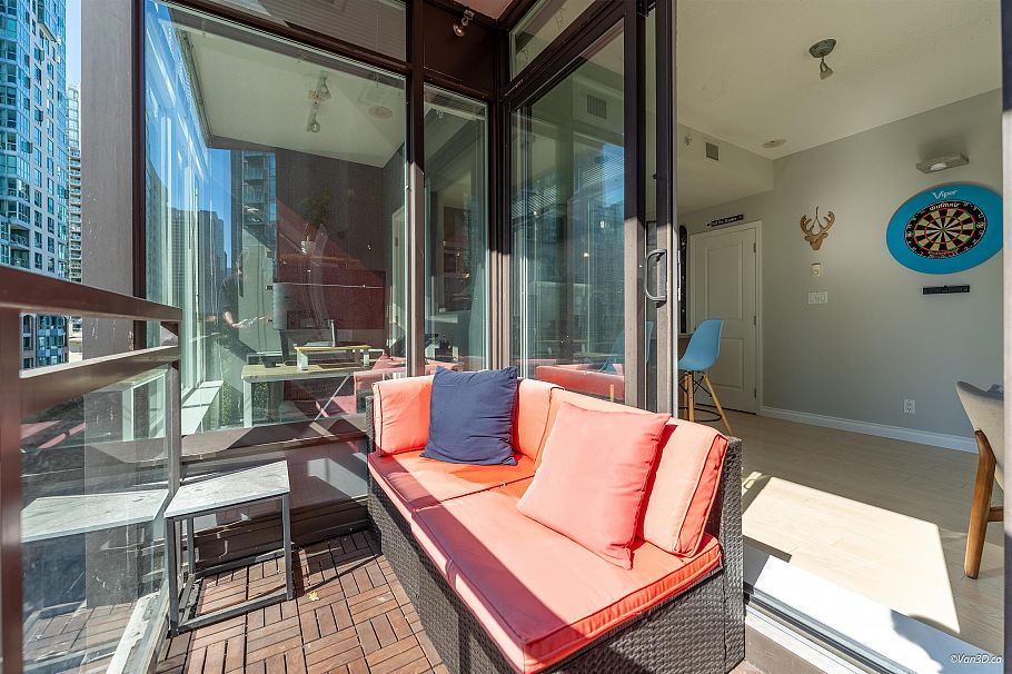 702 1211 Melville Street Vancouver, BC - 17