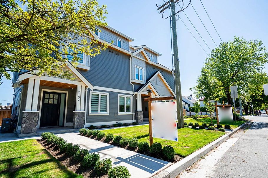 2107 E 33rd Avenue Vancouver, BC - 26