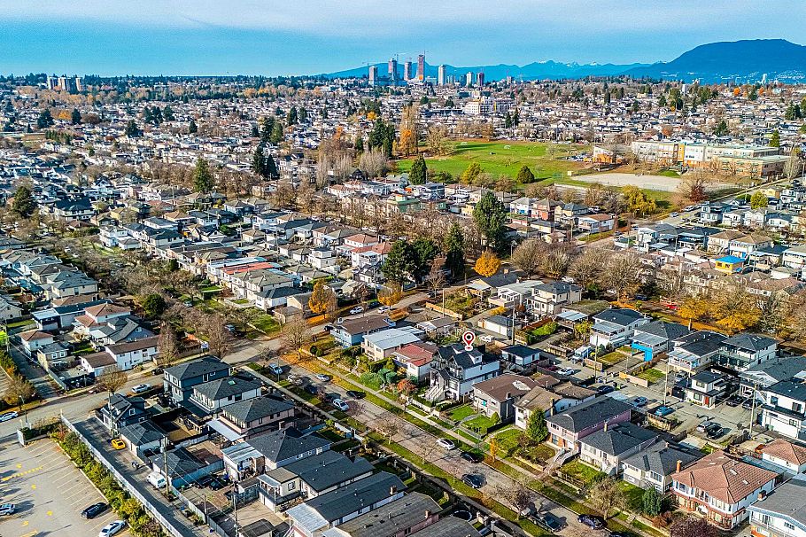 1167 E 63rd Avenue Vancouver, BC - 40