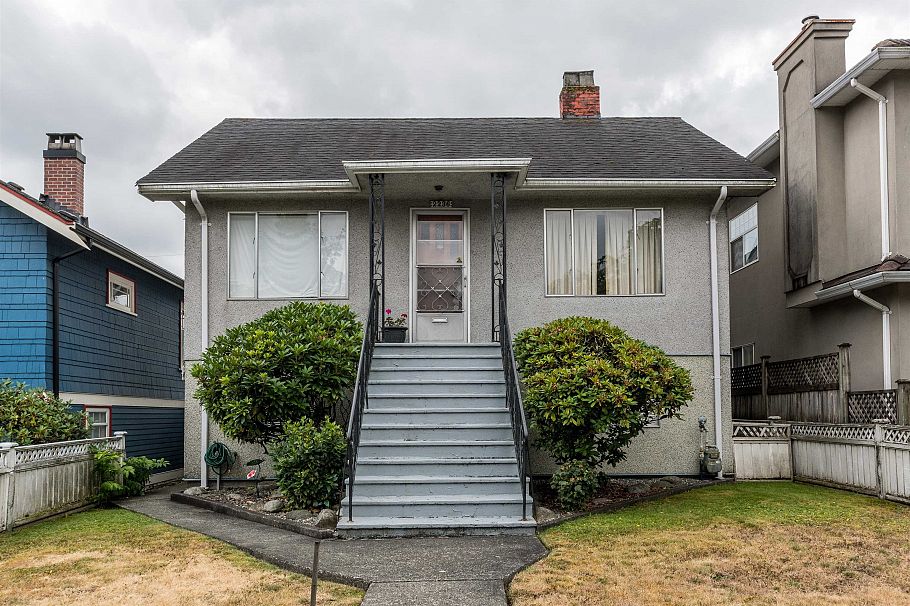 2236 Kitchener Street Vancouver, BC - 2