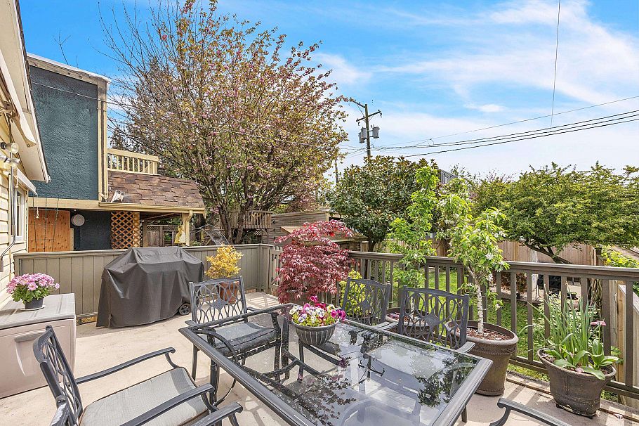 1016 E Pender Street Vancouver, BC - 35