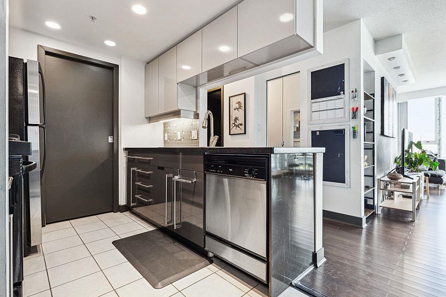 2201 1408 Strathmore Mews Vancouver, BC - 20