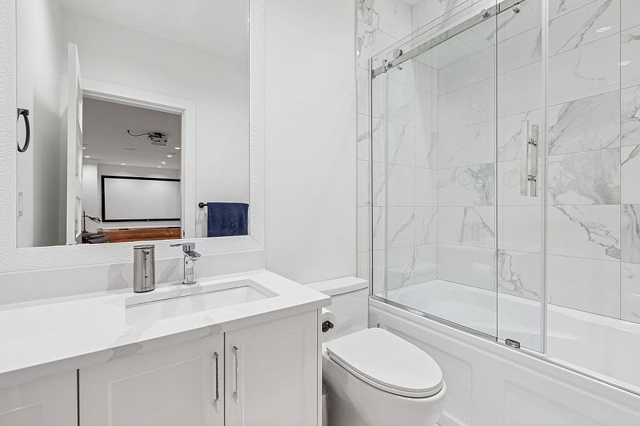 366 W Keith Road North Vancouver, BC - 20