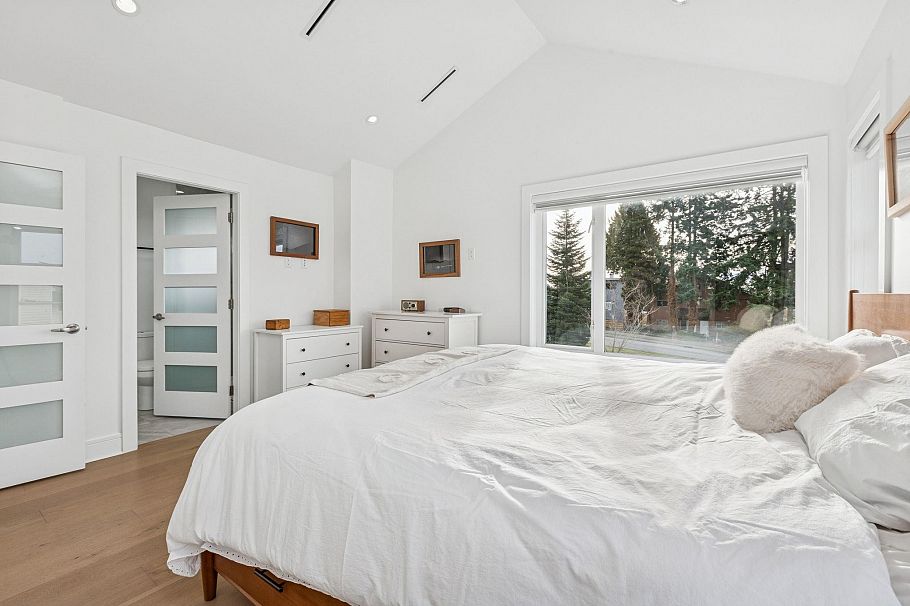 366 W Keith Road North Vancouver, BC - 23