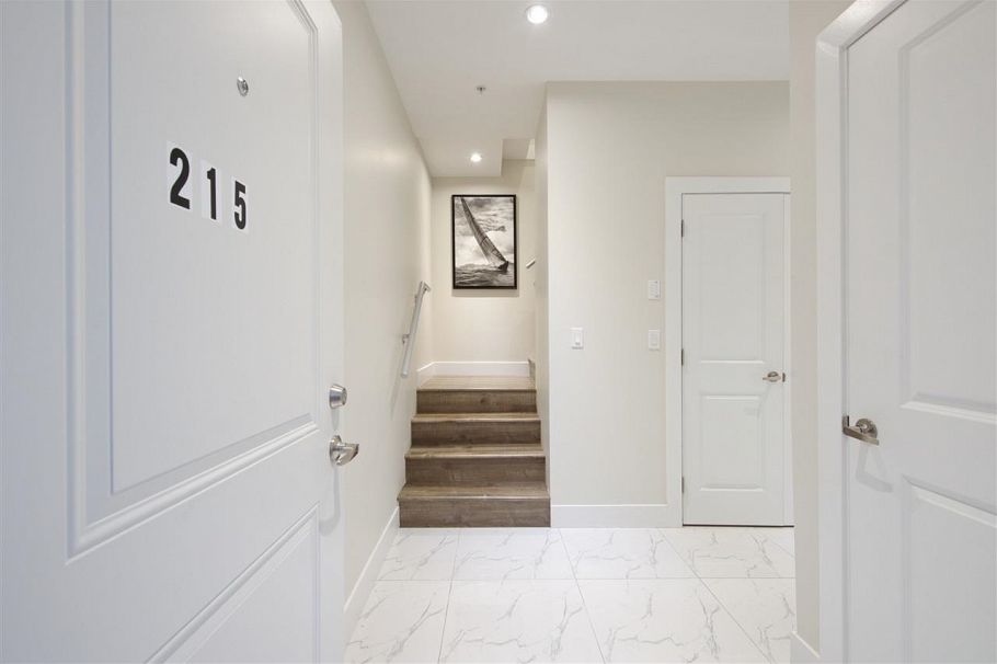 215 E 64th Avenue Vancouver, BC - 6