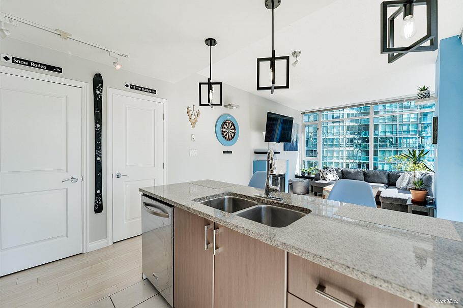 702 1211 Melville Street Vancouver, BC - 15