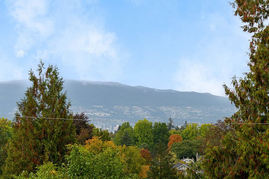 3511 W 15th Avenue Vancouver, BC - 31