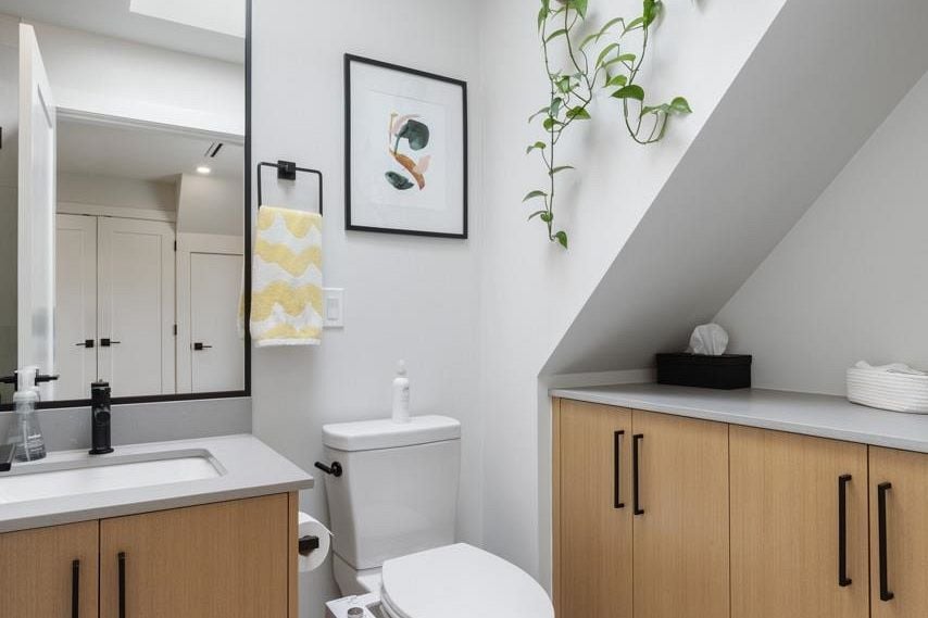 1827 W 15th Avenue Vancouver, BC - 24