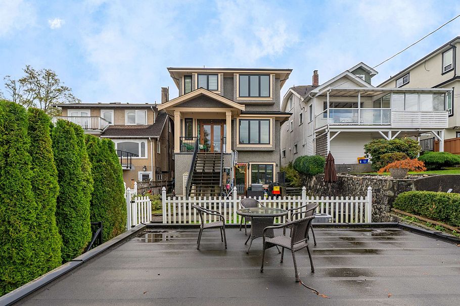 3511 W 15th Avenue Vancouver, BC - 25