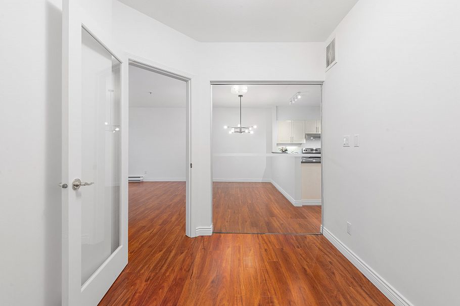 217 3629 Deercrest Drive North Vancouver, BC - 23