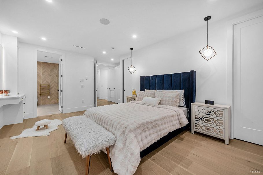 1390 Sutherland Avenue North Vancouver, BC - 21