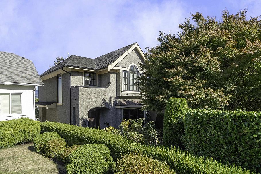 3511 W 15th Avenue Vancouver, BC - 2