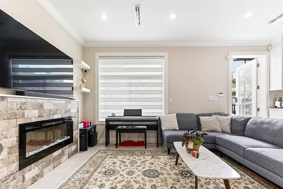 2 2786 E 46th Avenue Vancouver, BC - 4