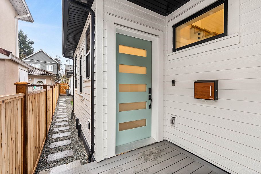 2 1822 E 14th Avenue Vancouver, BC - 1