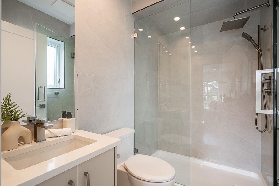 1 1816 E 3rd Avenue Vancouver, BC - 9